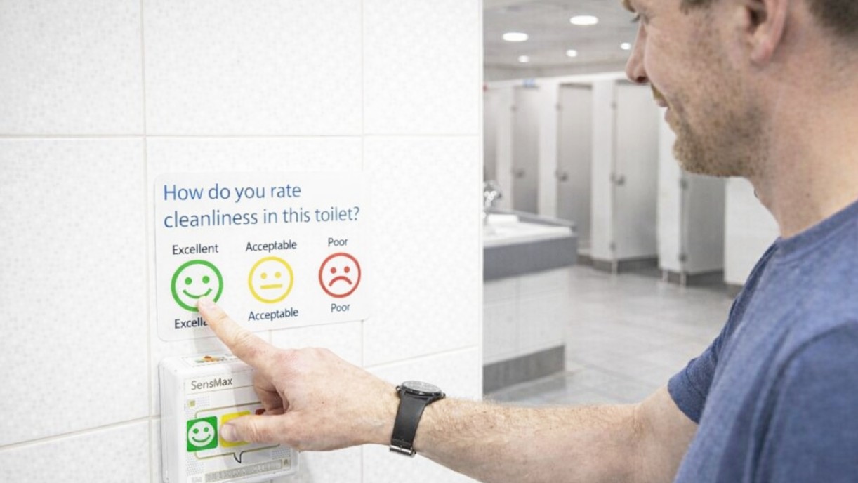 Draadloze toiletfeedbackterminal met smileyknoppen voor monitoring van hygiëne in sanitaire ruimtes